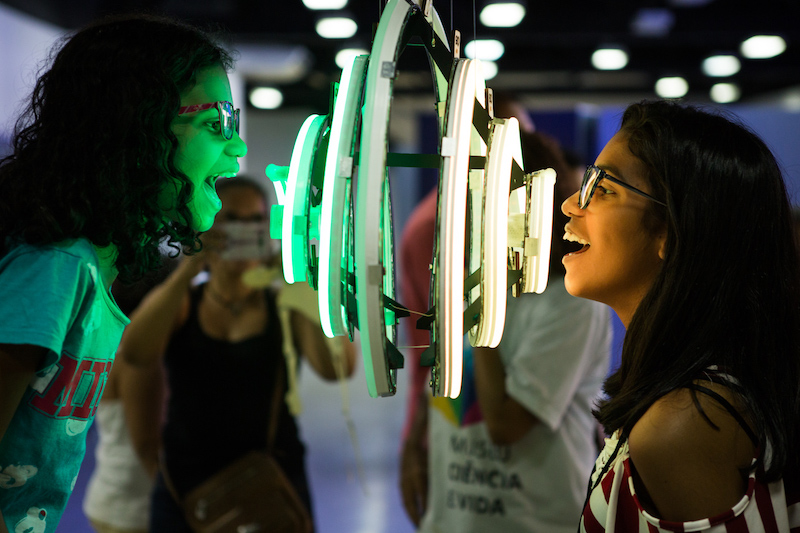 Experiência interativa no Medidor de Pressão Sonora — Decibelímetro em Vórtex